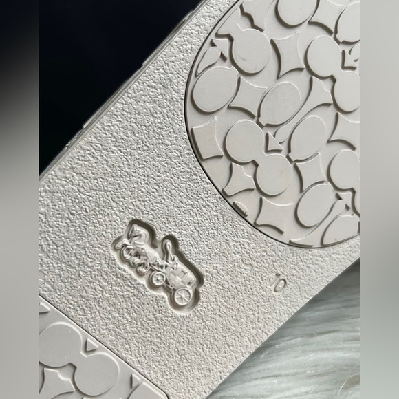 C7092 - Coach Signature Pool Slide - Picture 6 of 10